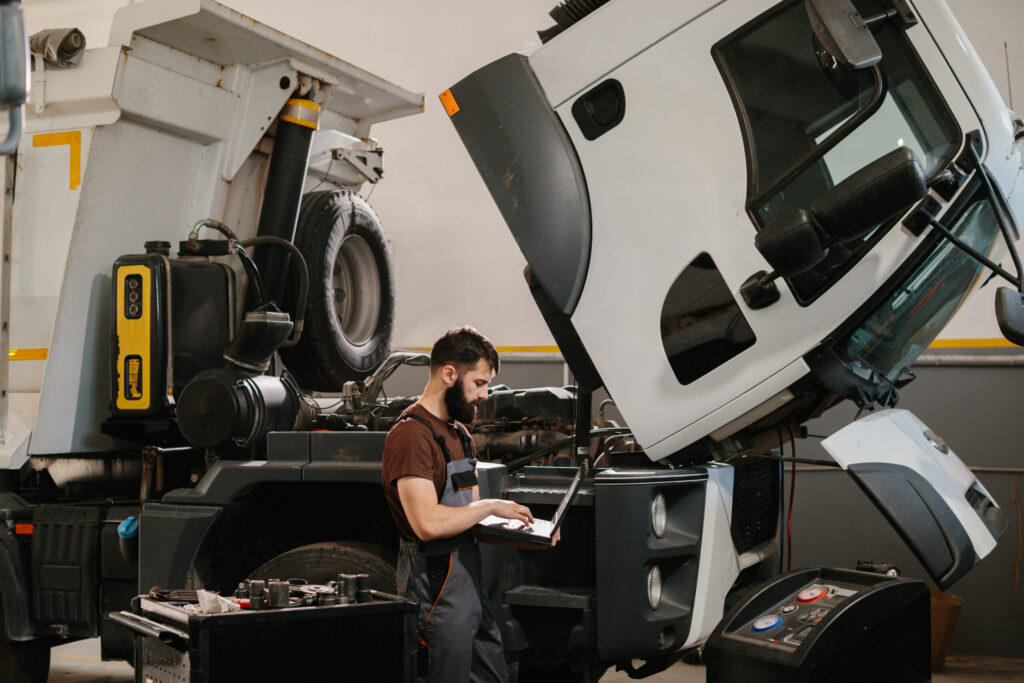 Cómo mejorar la eficiencia de tu taller de servicio y reducir tiempos muertos